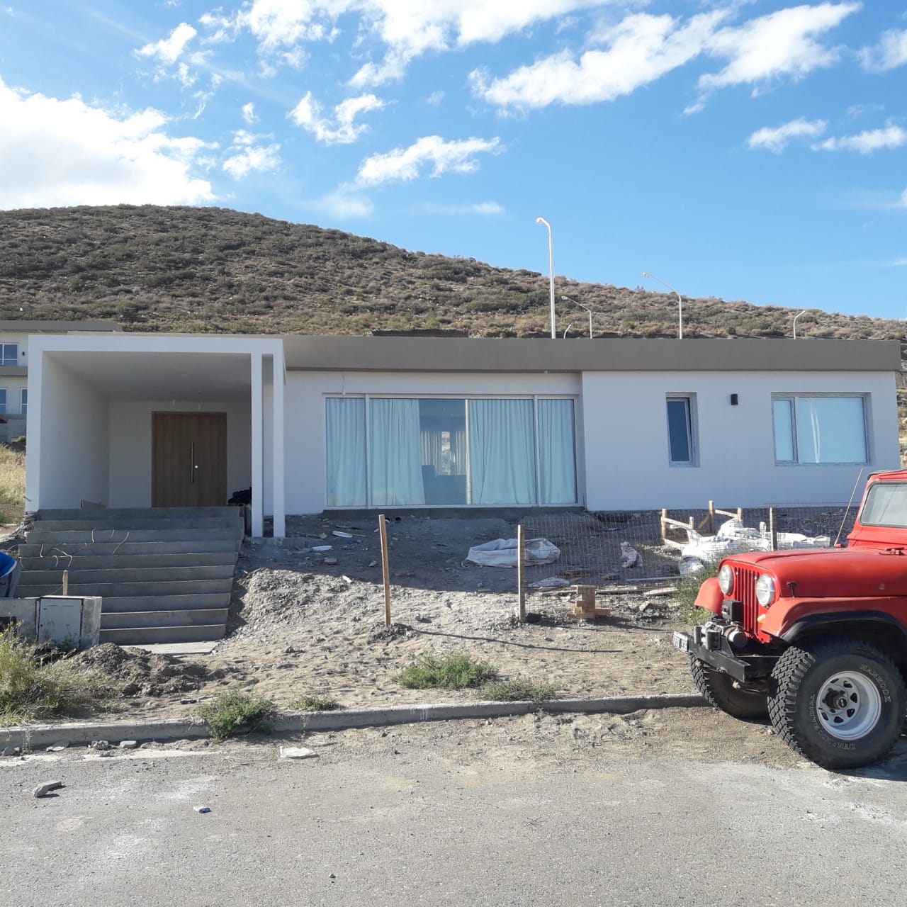 Frente finalizado de la vivienda familiar de Gabriel Ambrozy